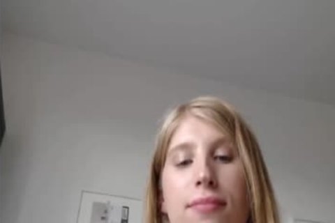 sexy blond Slavic large penis tranny cam