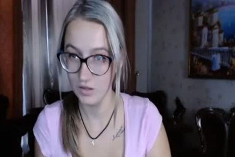 blonde sheboy Shows Her marangos In Live