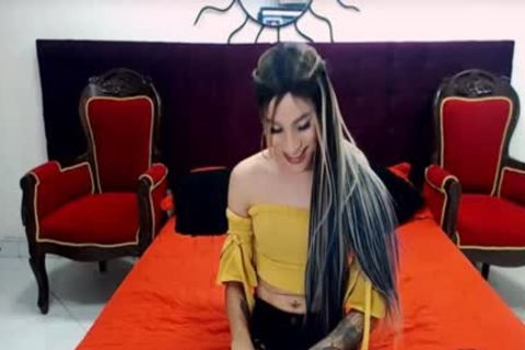 ladyboy honey With Tattoo Masturbate On webcam