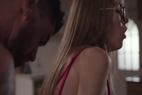 slender blonde Tbabe Crystal Thayer Rides Chris 10-Pounder In sofa